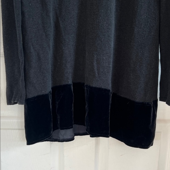 Soft Surroundings Elegant Black V-Neck Women's Top - Picture 2 of 6